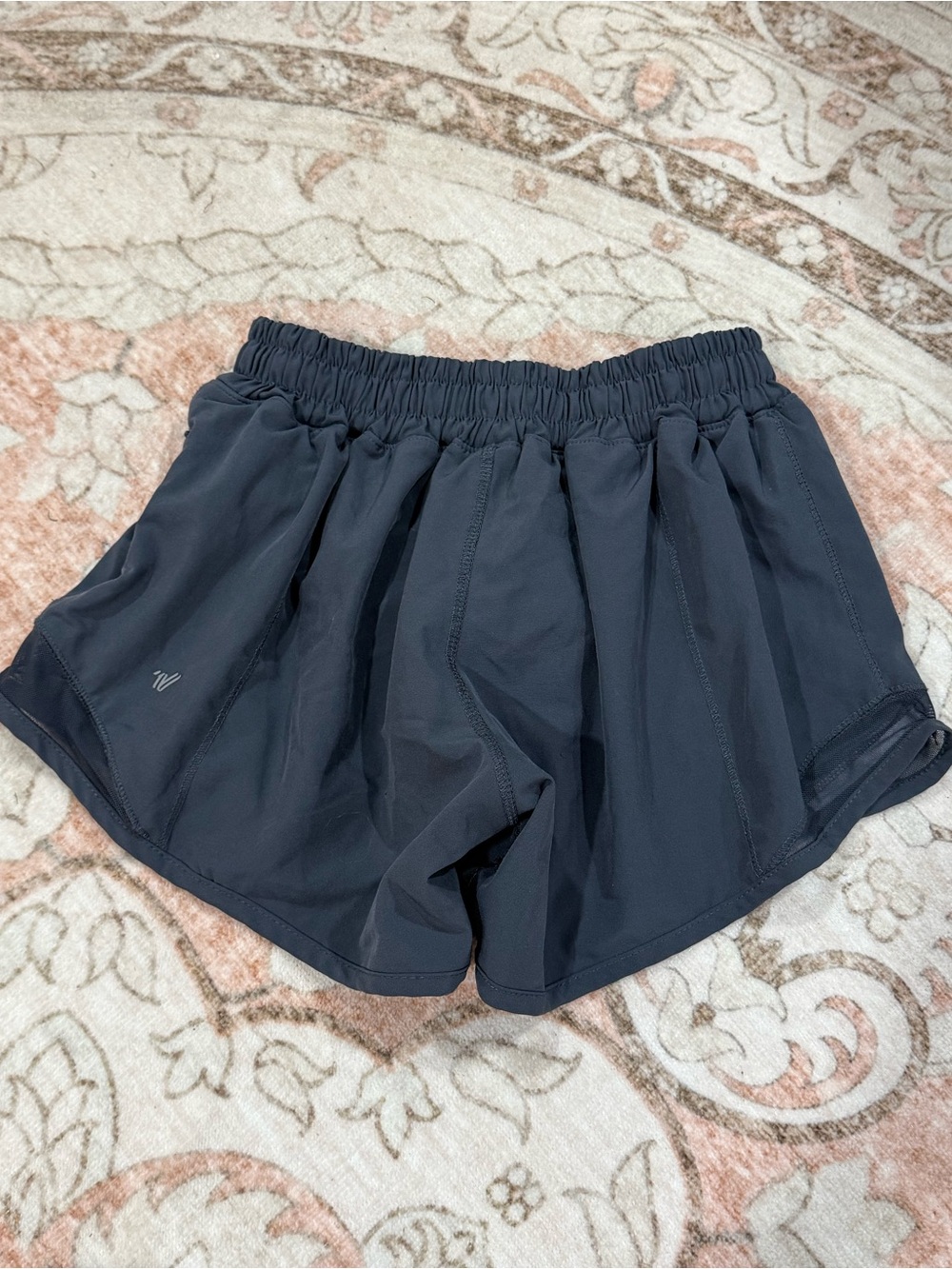 Vuori youth L lined athletic shorts gray excellent condition girls activewear